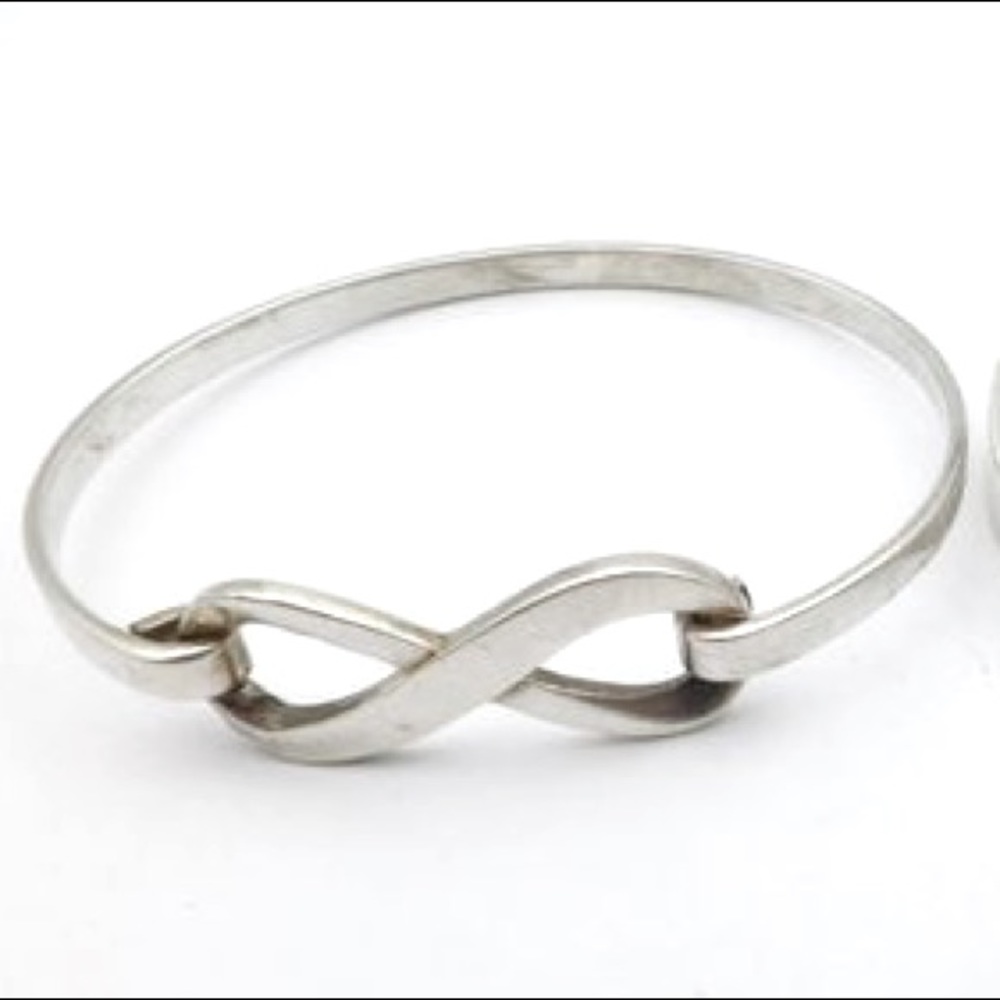 925 Sterling Infinity Bangle Bracelet Beautiful Condition